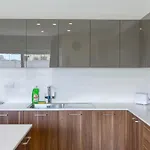 A Lovely 2br With Comfy Living Space & Balcony By 360 Estates Appartement