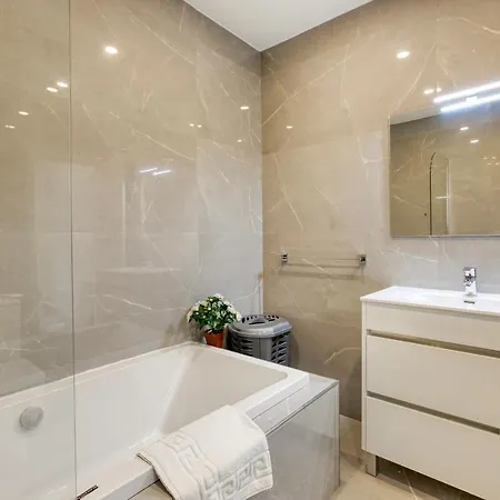 A Lovely 2br With Comfy Living Space & Balcony By 360 Estates *