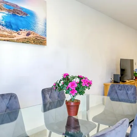 A Lovely 2br With Comfy Living Space & Balcony By 360 Estates *