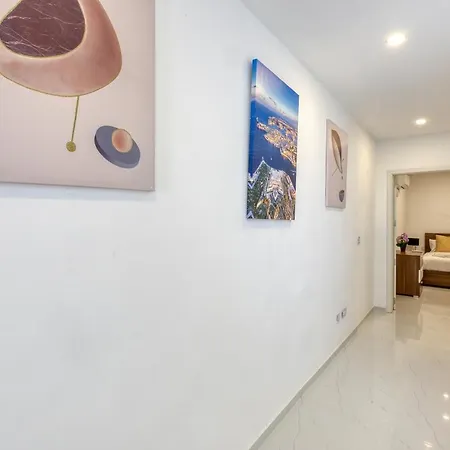 Apartament A Lovely 2br With Comfy Living Space & Balcony By 360 Estates *