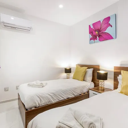 A Lovely 2br With Comfy Living Space & Balcony By 360 Estates Apartament *