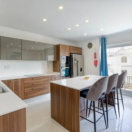 A Lovely 2br With Comfy Living Space & Balcony By 360 Estates *