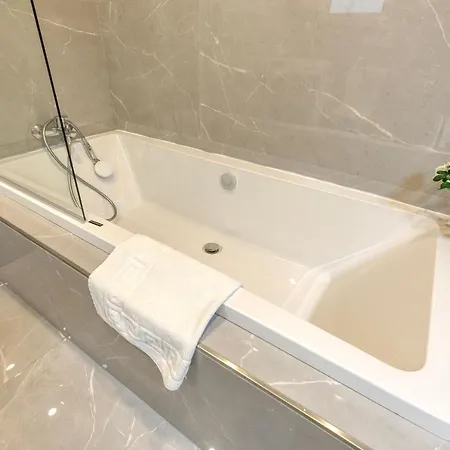 A Lovely 2br With Comfy Living Space & Balcony By 360 Estates *